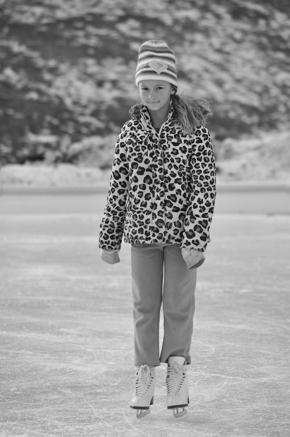 Jolie Ragazzo Gonna Da Pattinaggio Su Ghiaccio Abito Da Pattinaggio
