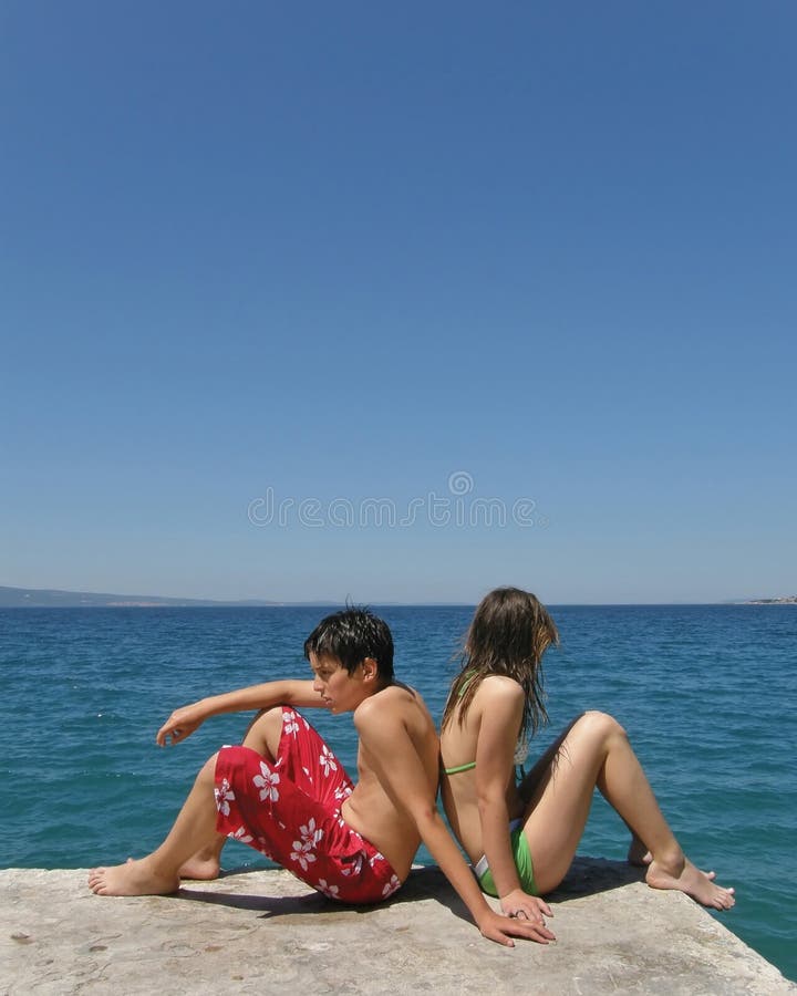 Ragazza e ragazzo nell'amore immagine stock libera da diritti Ragazza e ragazzo nell'amore immagine stock libera da diritti