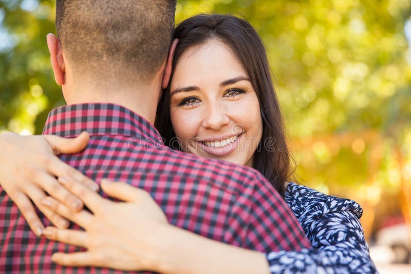 Ragazza felice con il suo ragazzo fotografie stock