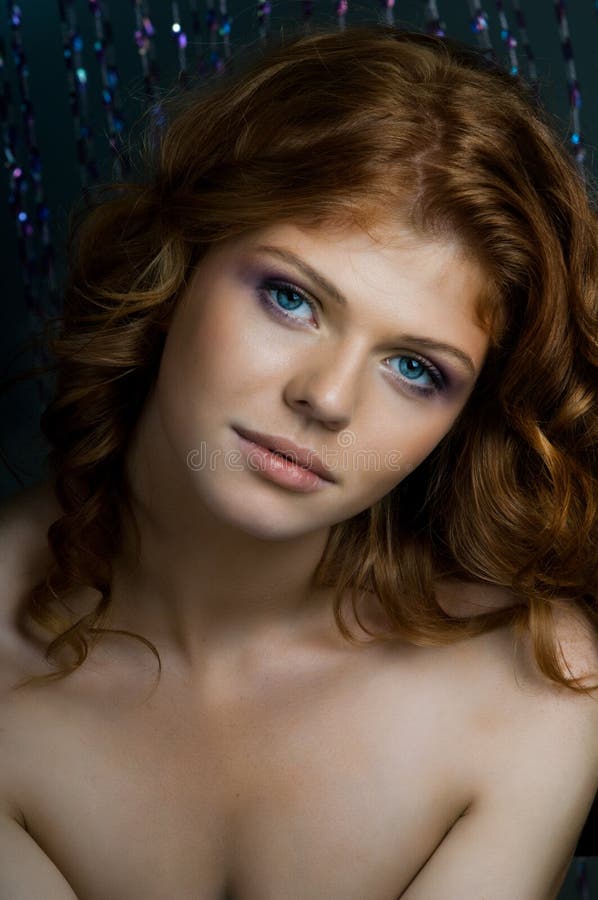 Ragazza graziosa fotografie stock libere da diritti Ragazza graziosa fotografie stock libere da diritti
