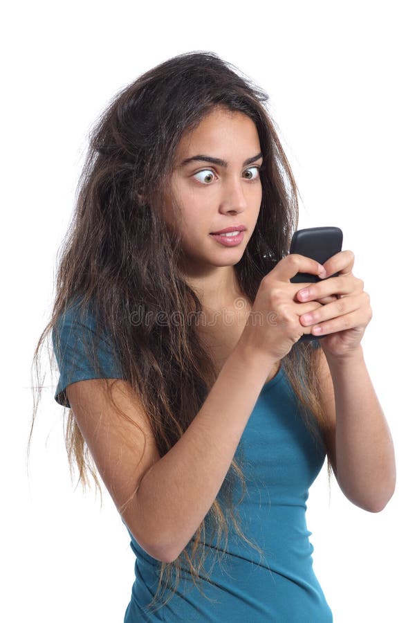 Ragazza ossessionata dell'adolescente con la tecnologia del telefono cellulare immagine stock libera da diritti Ragazza ossessionata dell'adolescente con la tecnologia del telefono cellulare immagine stock libera da diritti