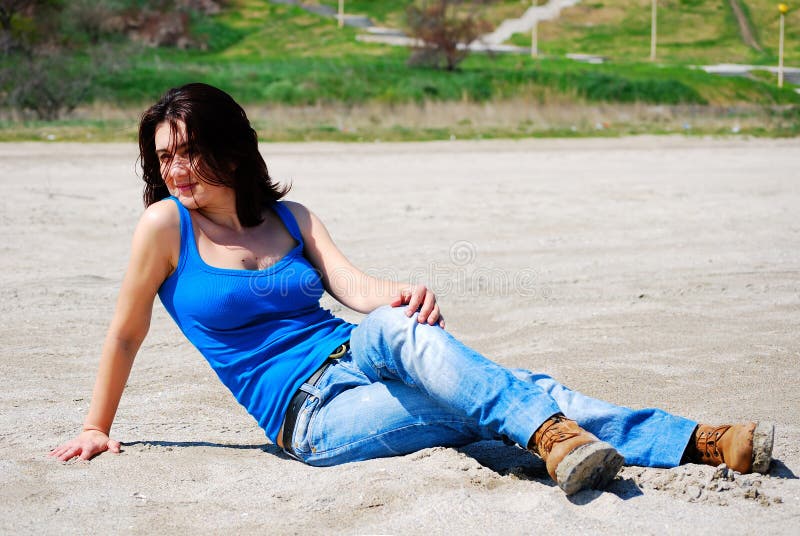 Ragazza sulla spiaggia immagine stock Ragazza sulla spiaggia immagine stock
