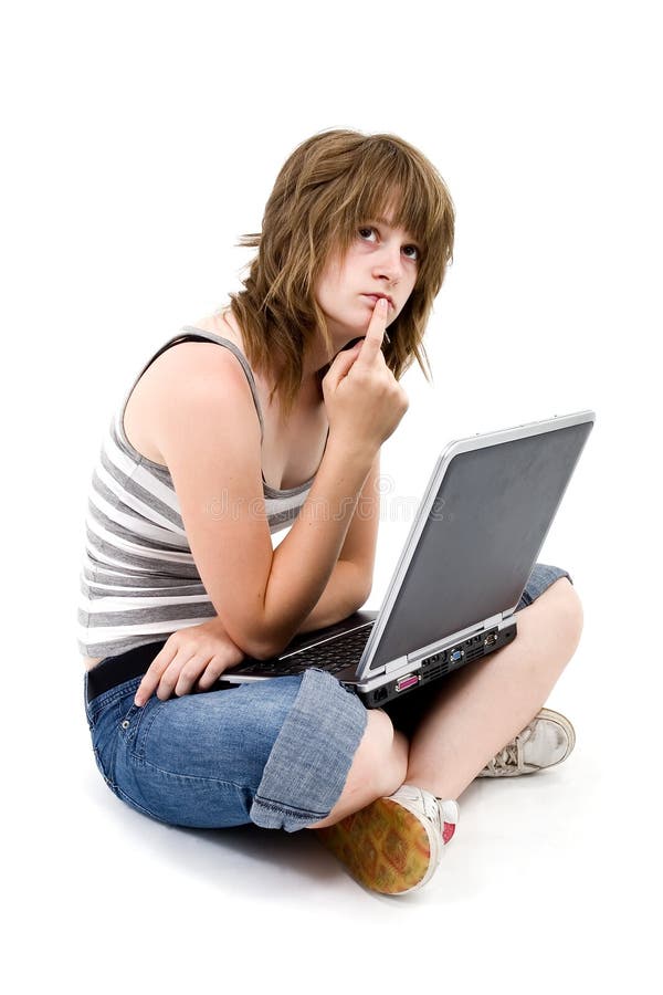 Ragazza teenager con il calcolatore immagini stock libere da diritti Ragazza teenager con il calcolatore immagini stock libere da diritti
