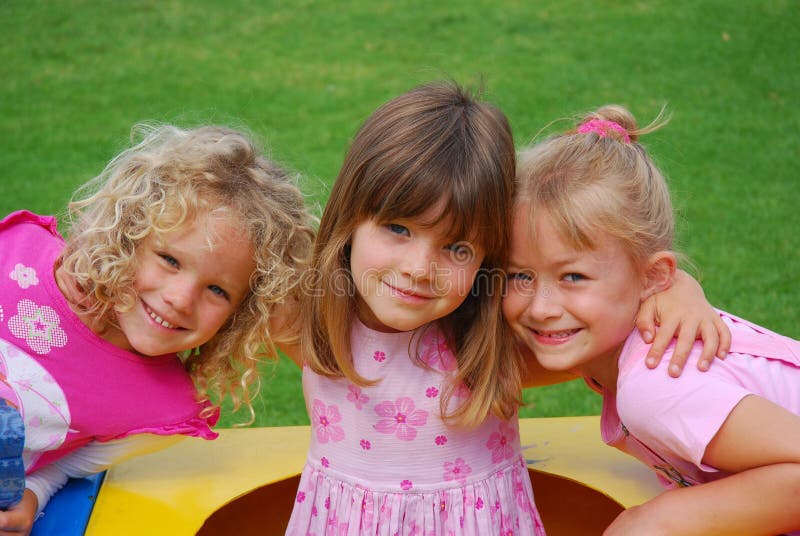 Ragazze felici piccolo immagini stock libere da diritti