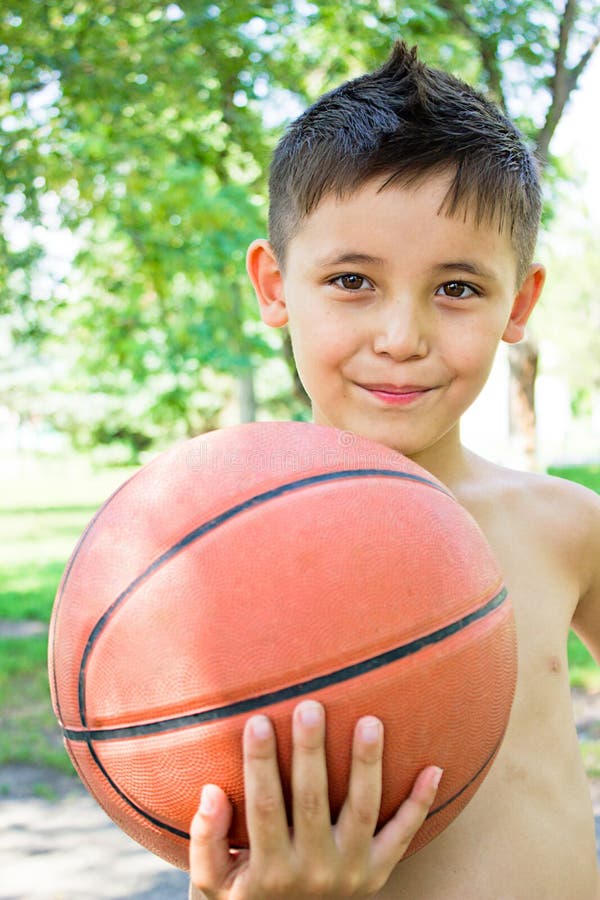 Яички мальчика рассказы. Яйца мальчишки. Boy with Ball.