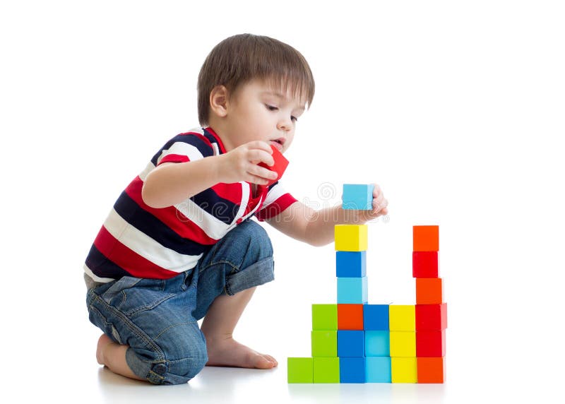 Ragazzino del bambino che gioca sul pavimento immagine stock libera da diritti Ragazzino del bambino che gioca sul pavimento immagine stock libera da diritti