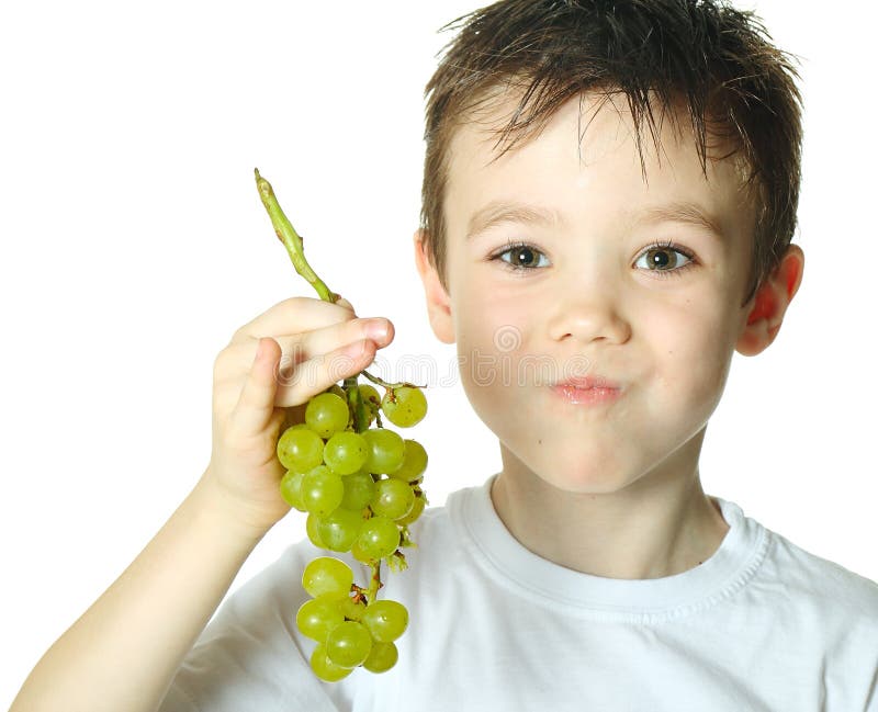 Si Fa Solo Con L uva Ragazzo con l'uva immagine stock. Immagine di verde, sano - 30902269