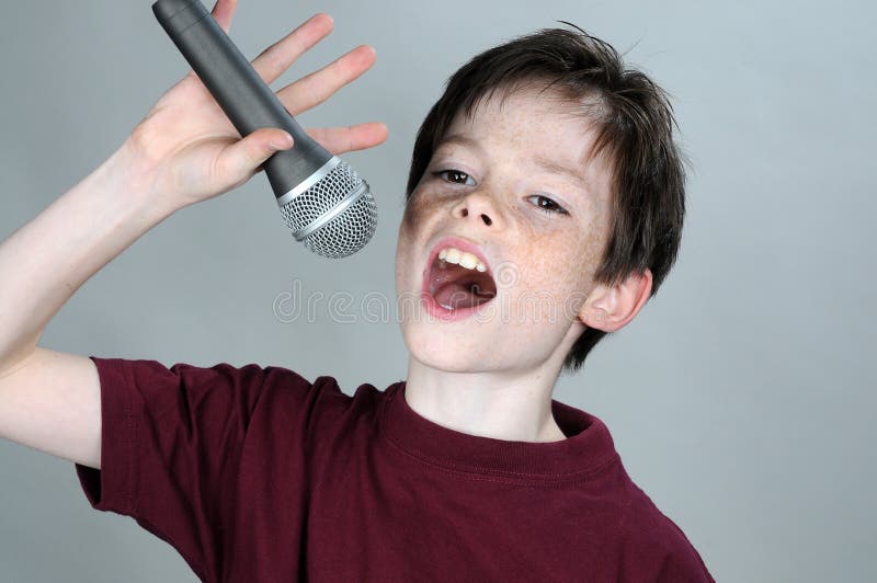 Ragazzo di canto immagini stock Ragazzo di canto immagini stock