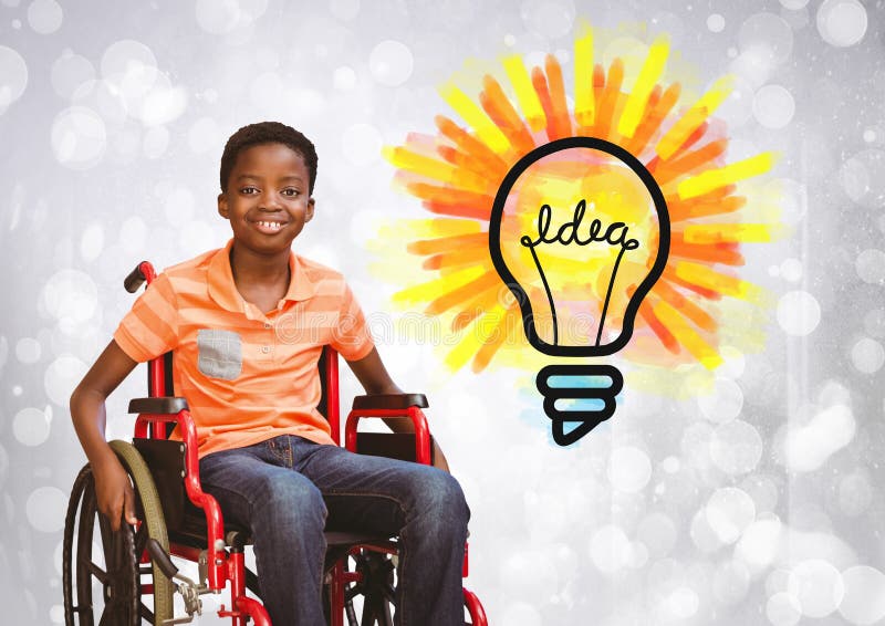 Ragazzo disabile in sedia a rotelle con la lampadina di idea fotografia stock libera da diritti Ragazzo disabile in sedia a rotelle con la lampadina di idea fotografia stock libera da diritti