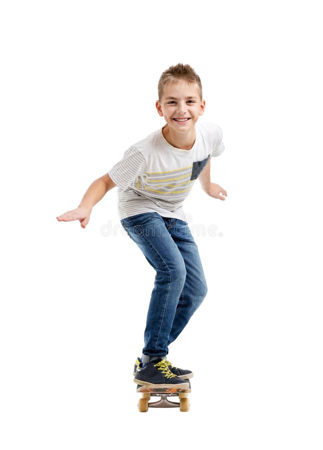 Ragazzo sorridente felice che guida un pattino immagini stock libere da diritti Ragazzo sorridente felice che guida un pattino immagini stock libere da diritti
