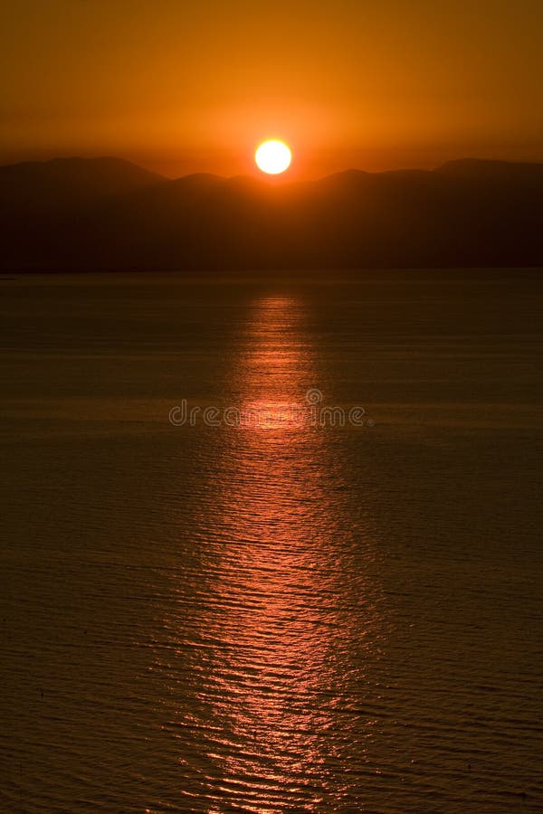 Raggio di sole in mare fotografie stock libere da diritti Raggio di sole in mare fotografie stock libere da diritti