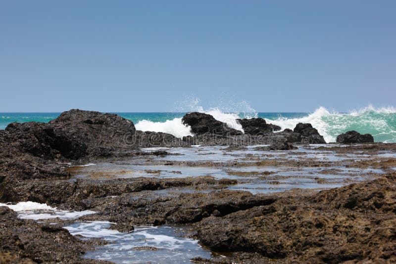 Raggruppamento di marea roccioso fotografie stock libere da diritti Raggruppamento di marea roccioso fotografie stock libere da diritti
