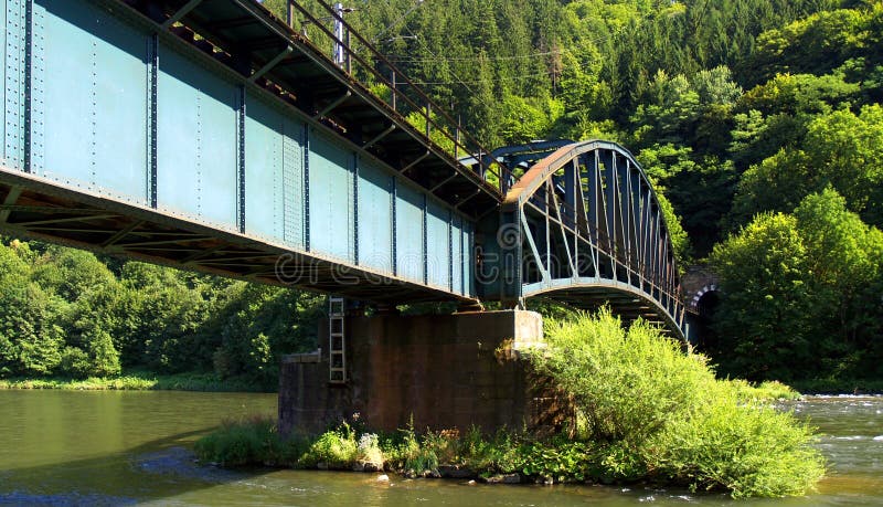 Železniční most přes vodu