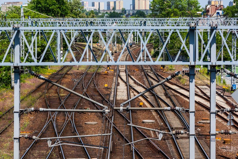 Linee ferroviarie brani bivio da la città.