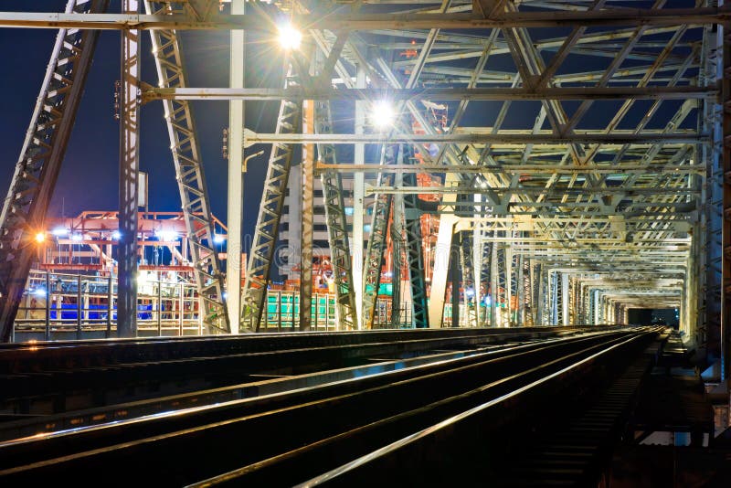 Railway утюга моста старый стоковые фотографии rf