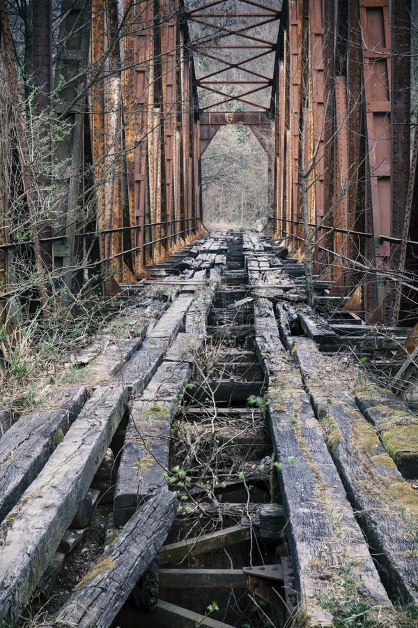 Railway утюга моста старый стоковые изображения