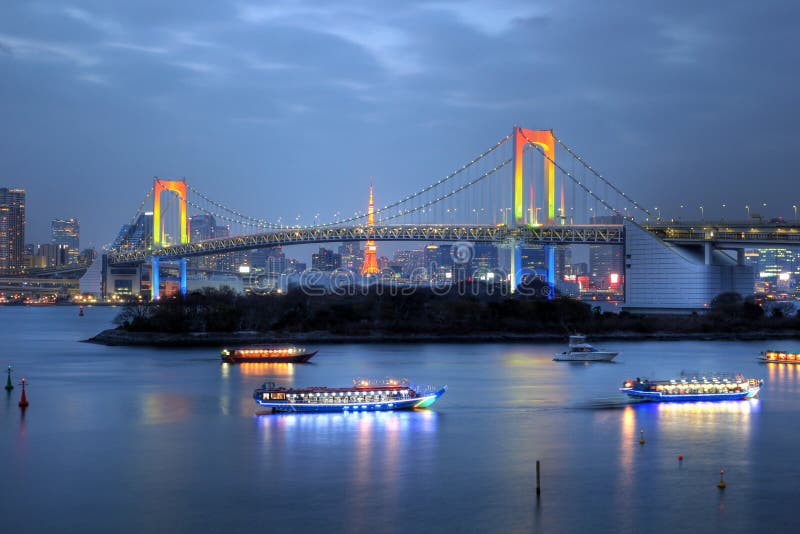 Arcoíris puente conectando tokio la ciudad isla casi bloqueando boca de tokio bahía él era hecho en 1993 eso próximamente convertirse uno de la ciudad monumentos.