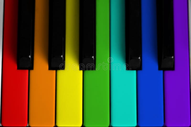 Un arcobaleno colorato tastiera di pianoforte.