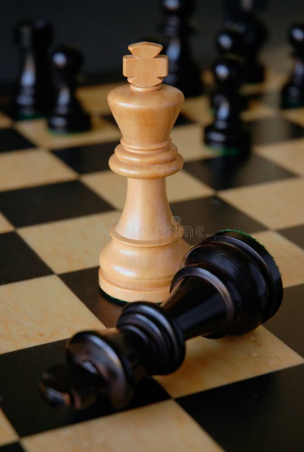 Rainha Branca Derrota Rei No Jogo De Xadrez, Um Símbolo Da Vitória
