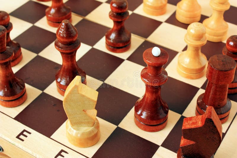 Rainha Do Xadrez Em Um Tabuleiro Imagem de Stock - Imagem de xadrez,  conceito: 243388939