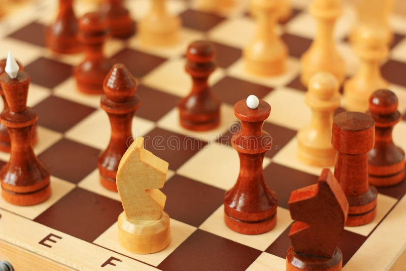 Rainha Do Xadrez Em Um Tabuleiro Foto de Stock - Imagem de xadrez, placa:  246422220