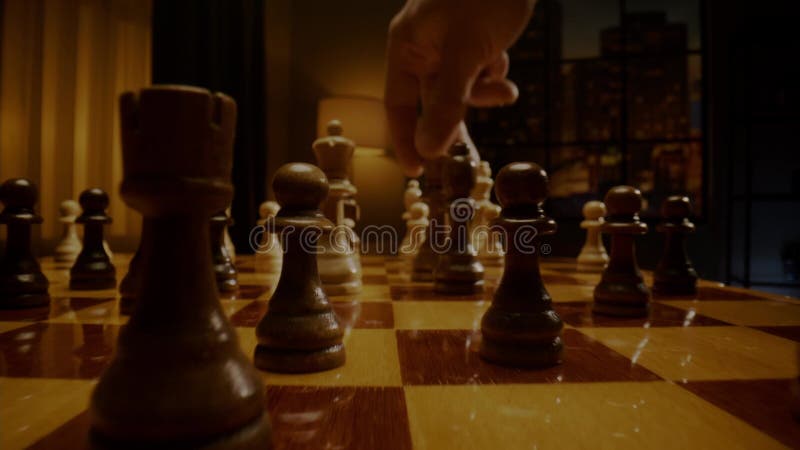 Chessman Hand Move Rei Negro E Captura Bispo Branco Video Estoque - Vídeo  de xadrez, escolha: 227478883