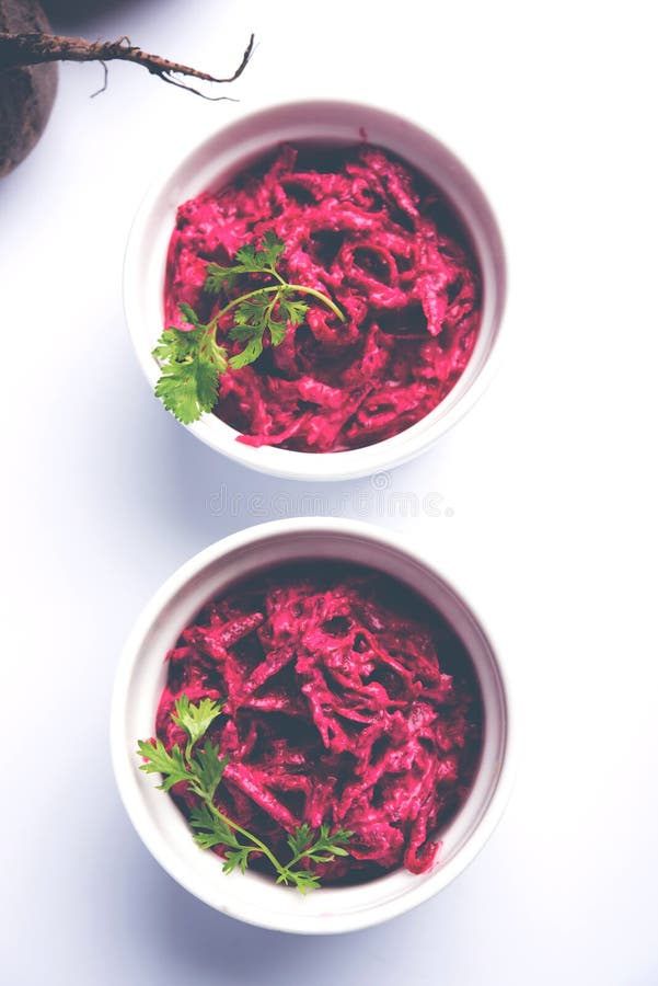 Raita das beterrabas ou salada ou koshimbir imagem de stock royalty free