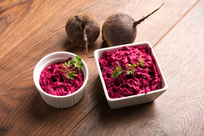 Raita das beterrabas ou salada ou koshimbir fotografia de stock