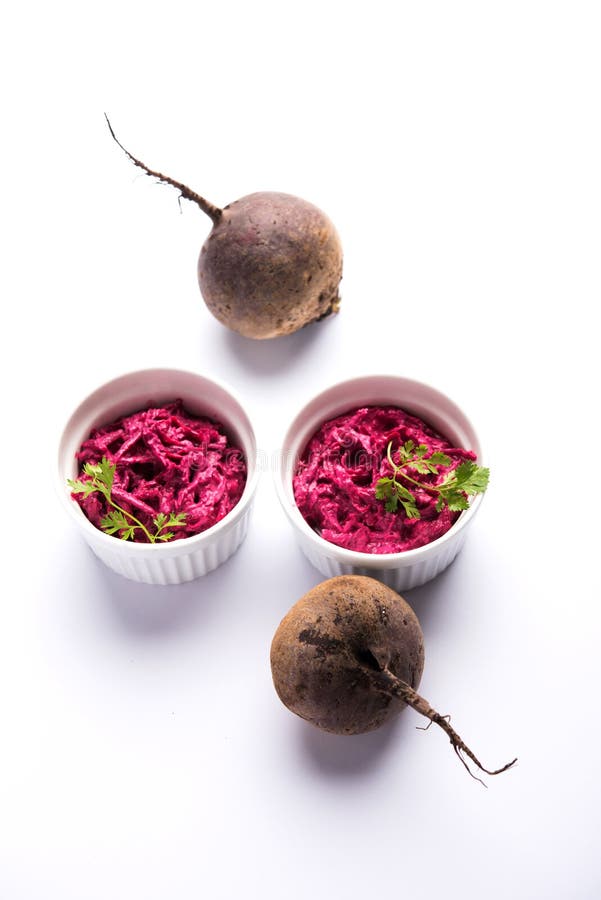 Raita das beterrabas ou salada ou koshimbir imagens de stock