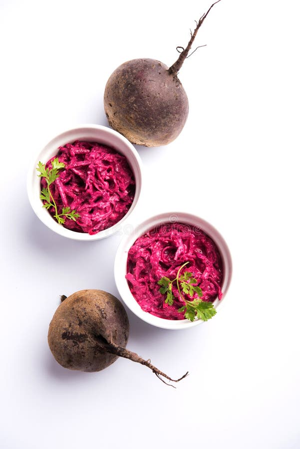 Raita das beterrabas ou salada ou koshimbir fotos de stock royalty free