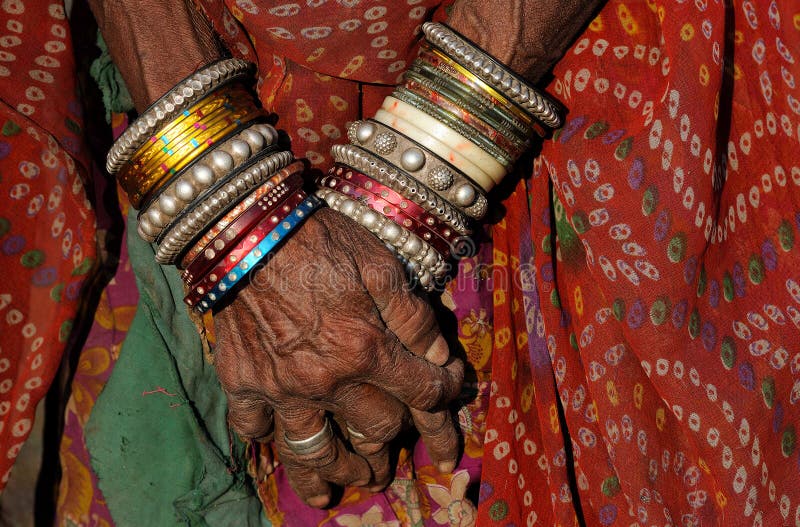 22k yellow gold handmade women's bangle bracelet kangan set with fabulous  stone work traditional jewelry from Rajasthan India | TRIBAL ORNAMENTS