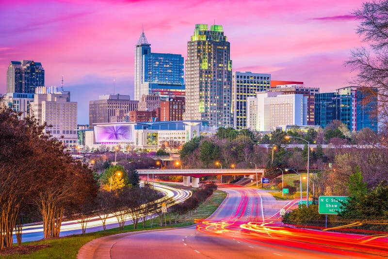 Raleigh, skyline do centro de North Carolina, EUA