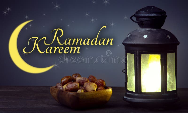 Ramadan kareem-firande med lanternor och torkade palmfrukter ramazanmat arkivbild