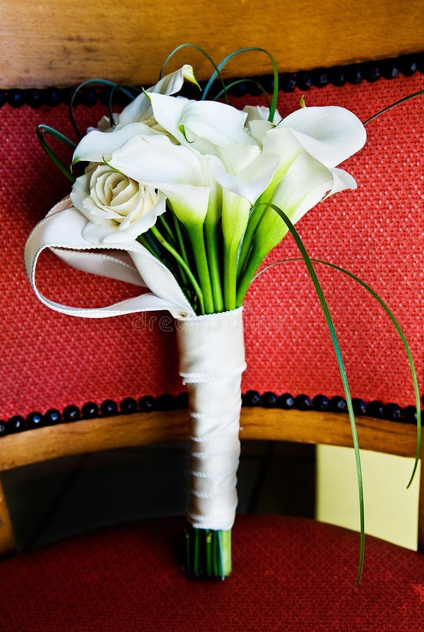 Ramalhete branco do casamento do lírio de calla fotografia de stock royalty free Ramalhete branco do casamento do lírio de calla fotografia de stock royalty free
