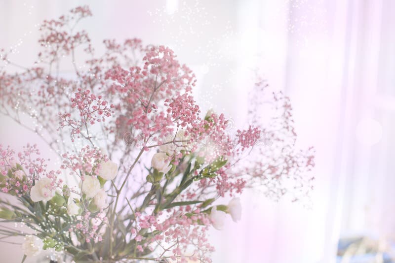 Ramalhete da mola das flores Fundo de cores borradas Brilho da cor cartão Espaço livre para o texto imagens de stock royalty free Ramalhete da mola das flores Fundo de cores borradas Brilho da cor cartão Espaço livre para o texto imagens de stock royalty free