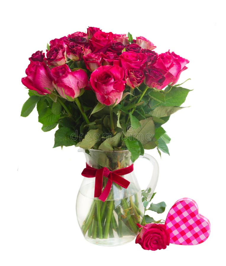 Ramalhete da obscuridade de florescência - rosas vermelhas no vaso imagens de stock royalty free Ramalhete da obscuridade de florescência - rosas vermelhas no vaso imagens de stock royalty free