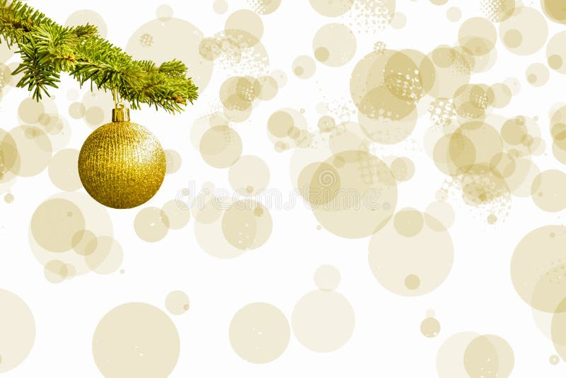 Ramo di albero dell'abete con una palla dorata di scintillio su fondo bianco Effetti di Bokeh christmastime Cartolina di natale immagini stock libere da diritti Ramo di albero dell'abete con una palla dorata di scintillio su fondo bianco Effetti di Bokeh christmastime Cartolina di natale immagini stock libere da diritti