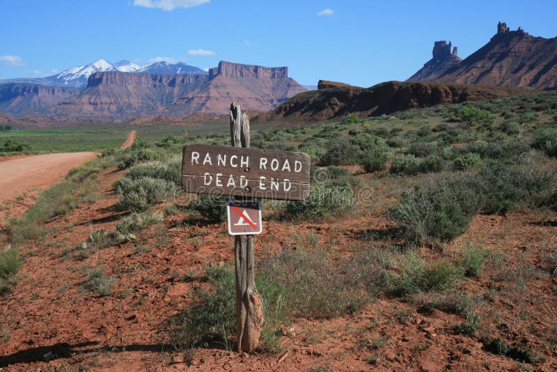 Ranch road Utah dead end w/ mountains background