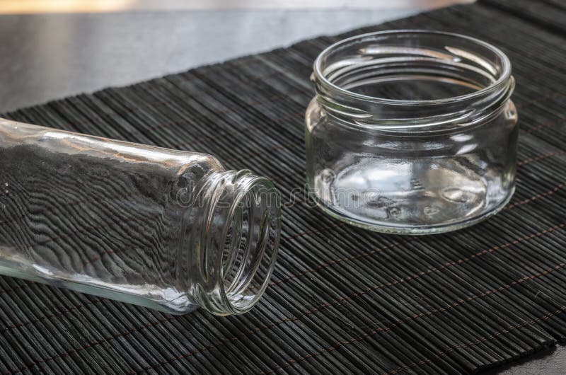 https://thumbs.dreamstime.com/b/random-empty-glass-jars-dark-bamboo-napkin-eco-friendly-container-storing-various-food-products-close-up-selective-focus-199362293.jpg