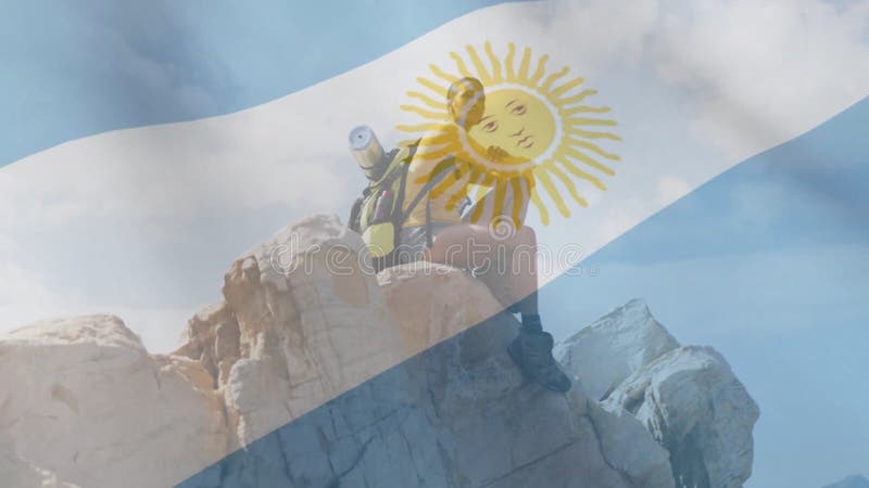 Randonneuse assise sur un pic rocheux avec sac à dos encadrant animée drapeau argentin pour le voyage banque de vidéos