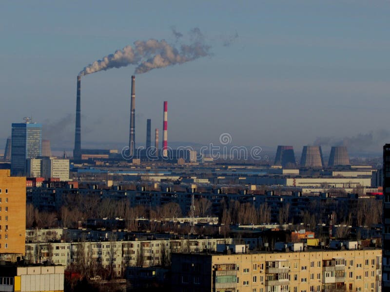 Ranku widok, elektrownia w mieście Togliatti i fotografia stock Ranku widok, elektrownia w mieście Togliatti i fotografia stock