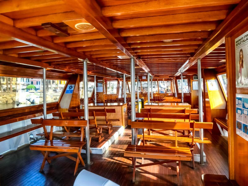 Rapallo, Italien - 17. September 2019: Die Menschen auf Bootsfahrt und Ausblick vom Schiff der Stadt Rapallo, Italien stockbilder Rapallo, Italien - 17. September 2019: Die Menschen auf Bootsfahrt und Ausblick vom Schiff der Stadt Rapallo, Italien stockbilder
