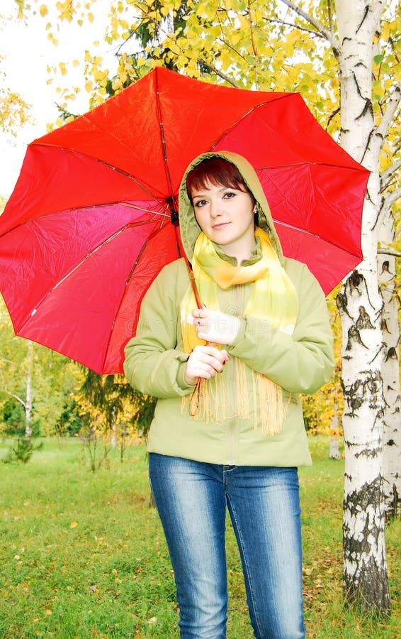 Rapariga e guarda-chuva bonitos. fotografia de stock Rapariga e guarda-chuva bonitos. fotografia de stock