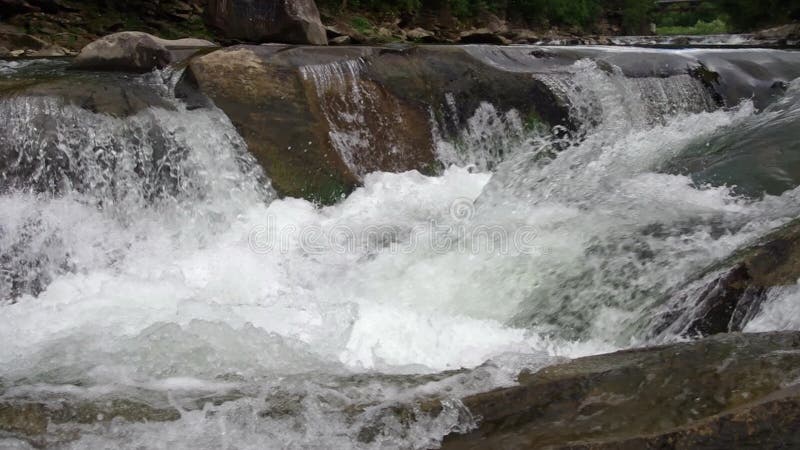 Rapidi del fiume Whitewater Rocce Collezione di panoramica Monti Carpathian