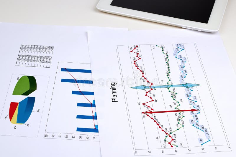 Rapporto di analisi del grafico commerciale fotografia stock libera da diritti Rapporto di analisi del grafico commerciale fotografia stock libera da diritti