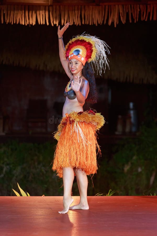 Female Polynesian Dancer at Cultural Show, Rarotonga Editorial Stock Photo  - Image of dancer, nighttime: 260873198