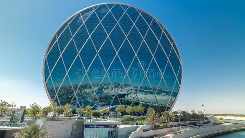 Rascacielos circulares Aldar Sede Edificio Timelapse hiperlapse en Abu Dhabi UAE. imagenes de archivo