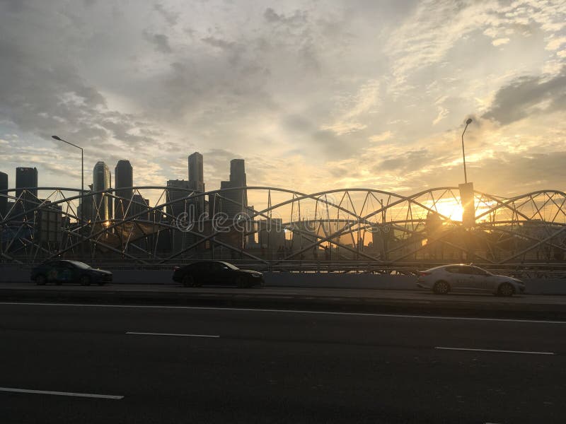 Rascacielos de Singapur en el sol de la ma?ana fotos de archivo libres de regalías Rascacielos de Singapur en el sol de la ma?ana fotos de archivo libres de regalías