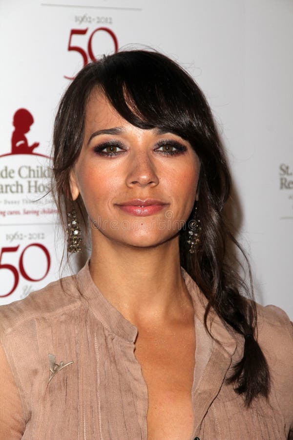 rashida-jones-23273355.jpg