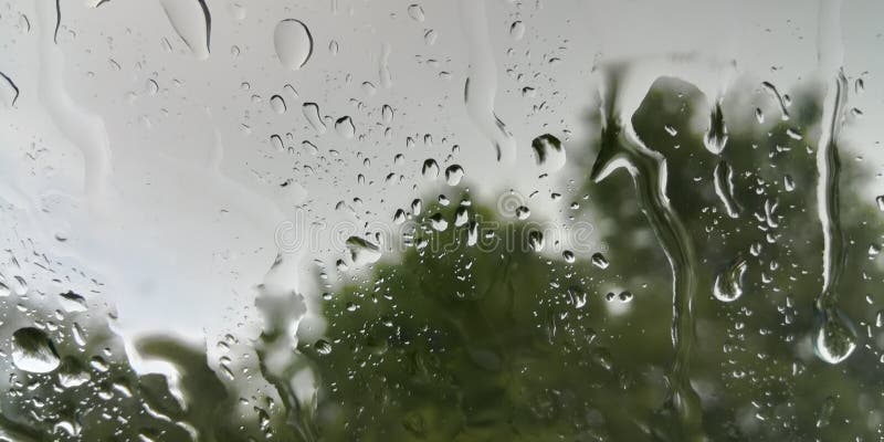 Rastros de lluvia del verano sobre el vidrio fotografía de archivo libre de regalías Rastros de lluvia del verano sobre el vidrio fotografía de archivo libre de regalías